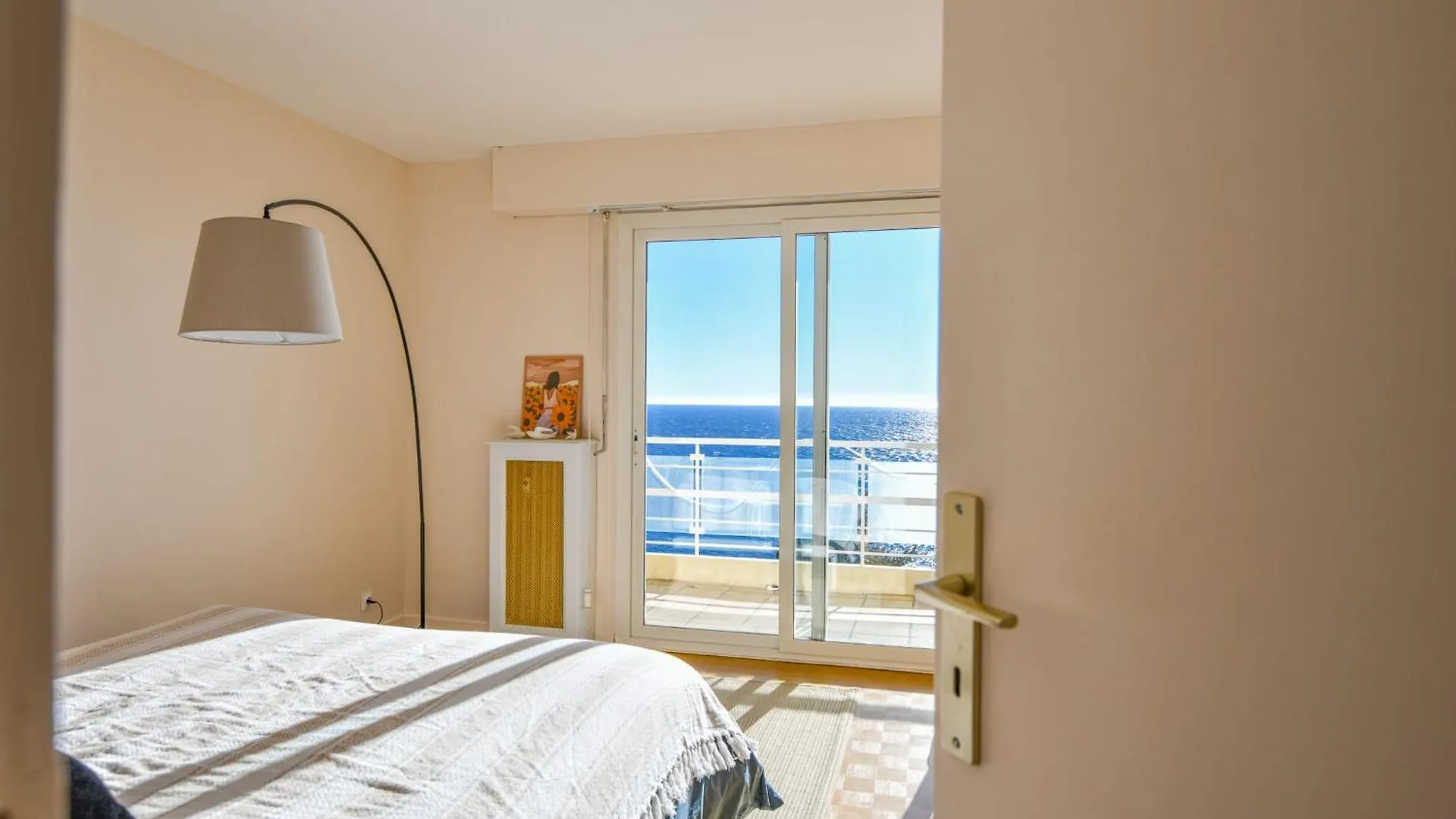 Appart Vue Mer Splendide Et Plage Proche De Monaco Cap-d'Ail 0*,  France
