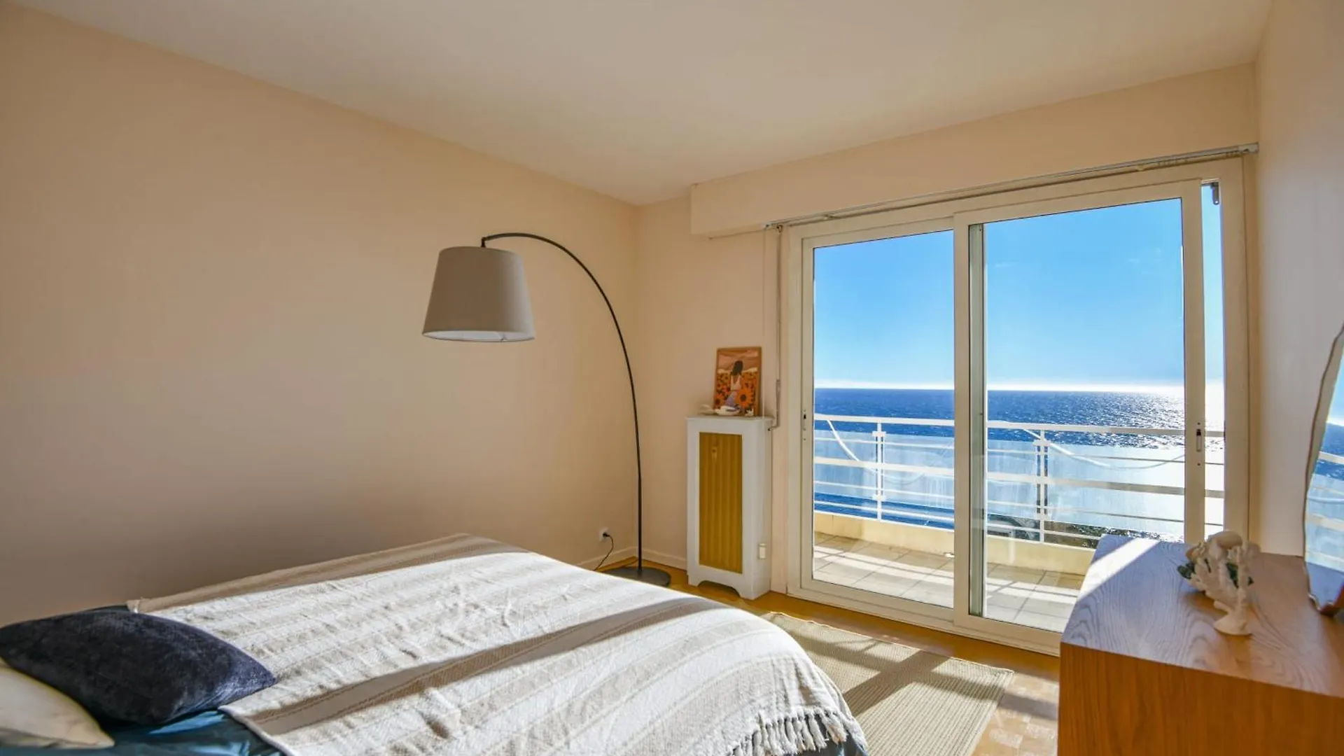 Appart Vue Mer Splendide Et Plage Proche De Monaco Cap-d'Ail Apartment