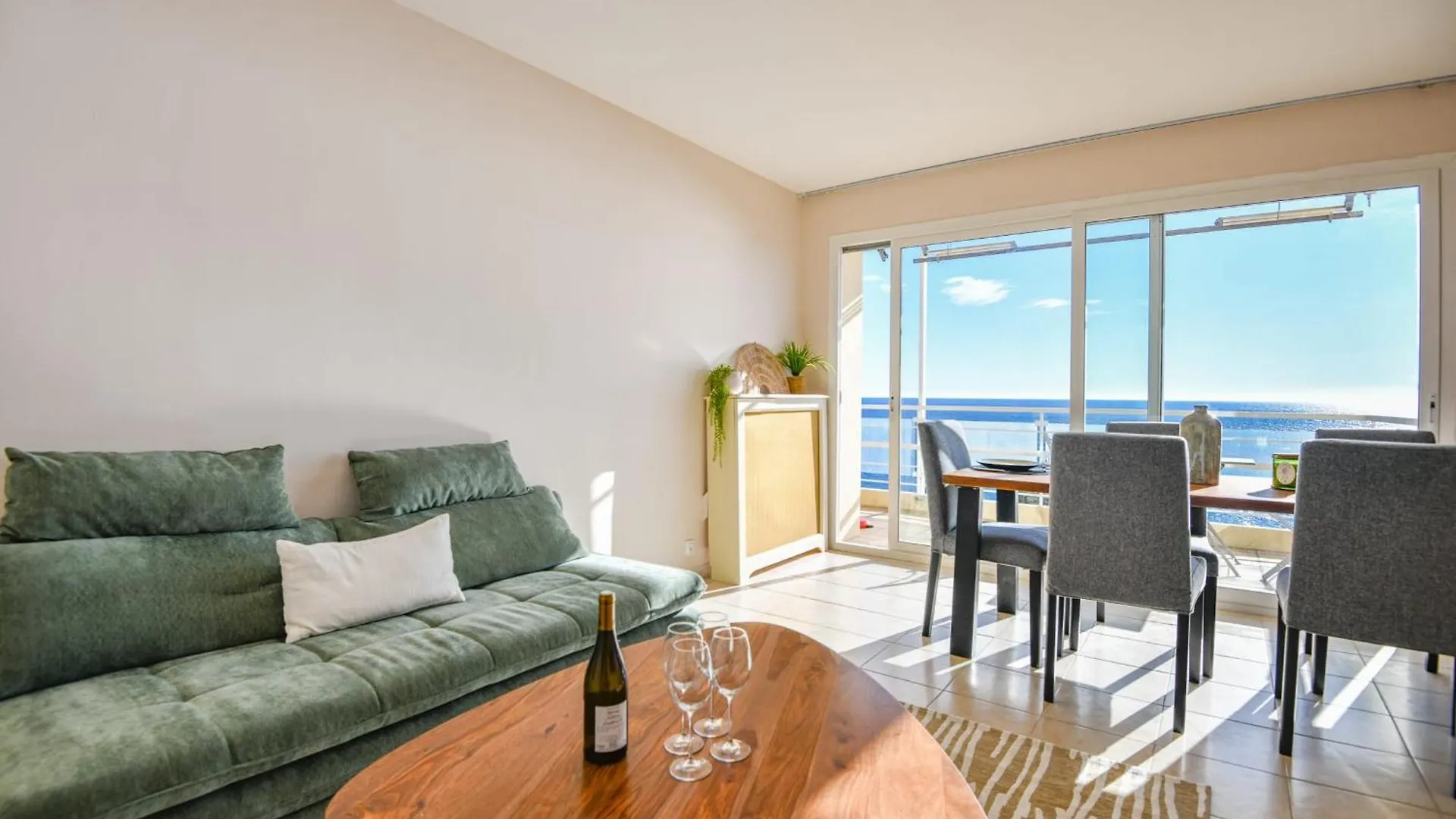 Apartment Appart Vue Mer Splendide Et Plage Proche De Monaco Cap-d'Ail