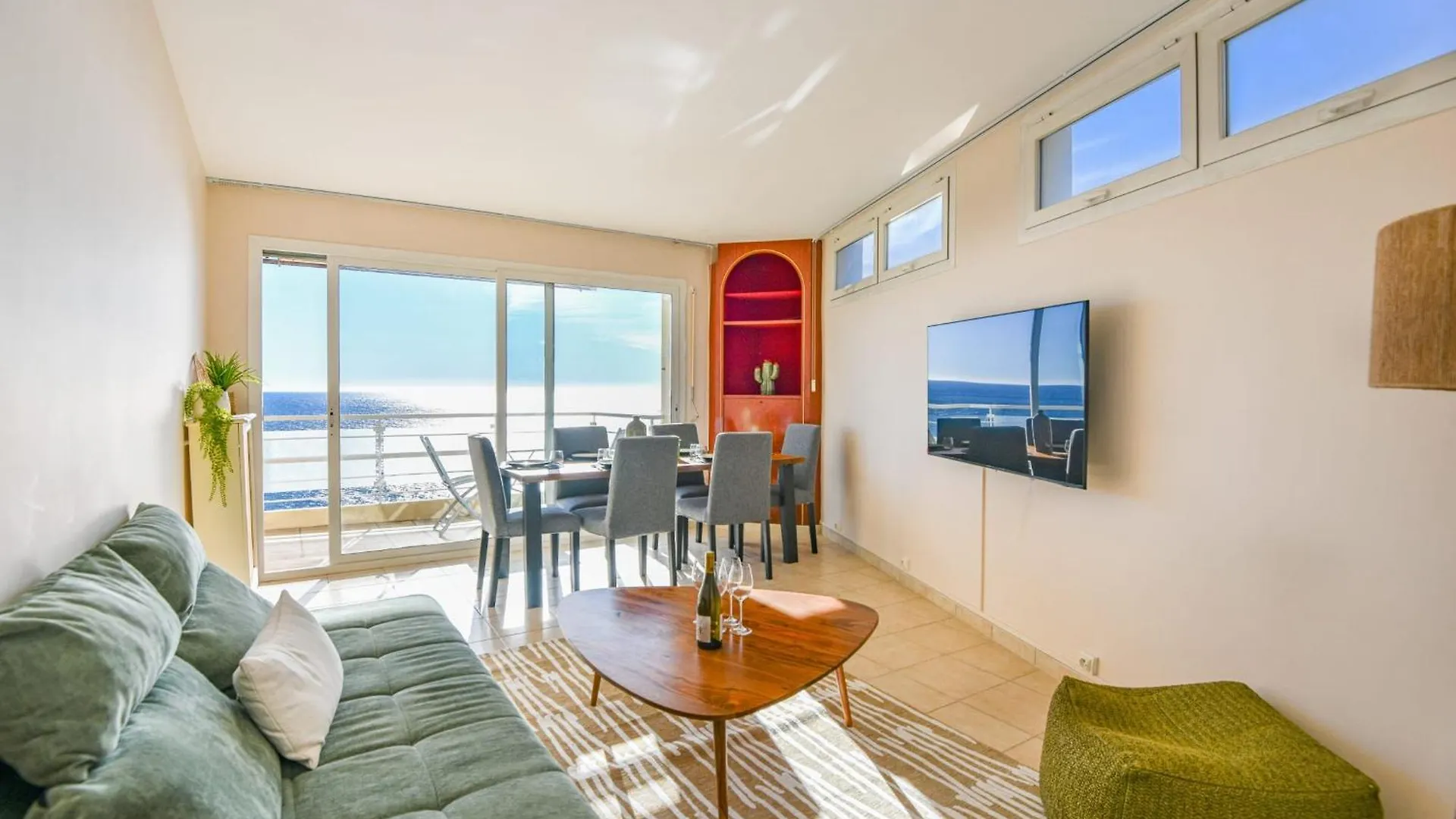 Appart Vue Mer Splendide Et Plage Proche De Monaco Cap-d'Ail 0*,  France